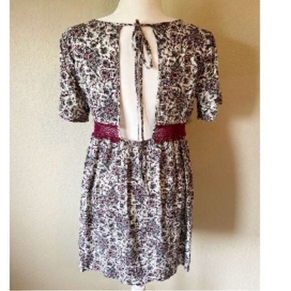 Boho Floral Tie-Back Dress – Purple/White NWT Size: Small - Picture 2 of 3